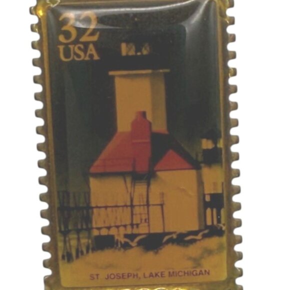 Vintage 1994 Winco USA 32¢ St. Joseph Lighthouse Gold-Tone Lapel Pin - Picture 4 of 4